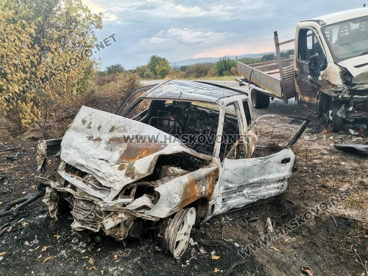 Джип пламна и изгоря след челен удар в камион