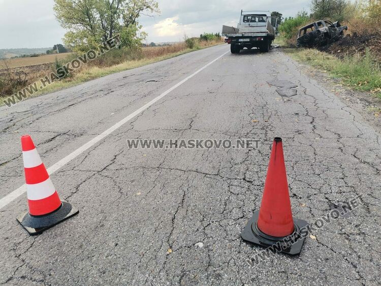 Джип пламна и изгоря след челен удар в камион