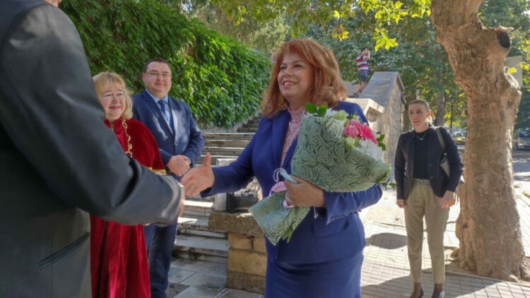 Вицепрезидентът Илияна Йотова: Промяната задължава много