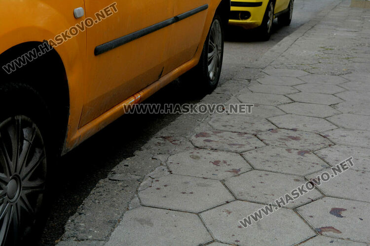 Познайник на полицията и 53-годишна са задържани за случая с намушкания таксиметров водач