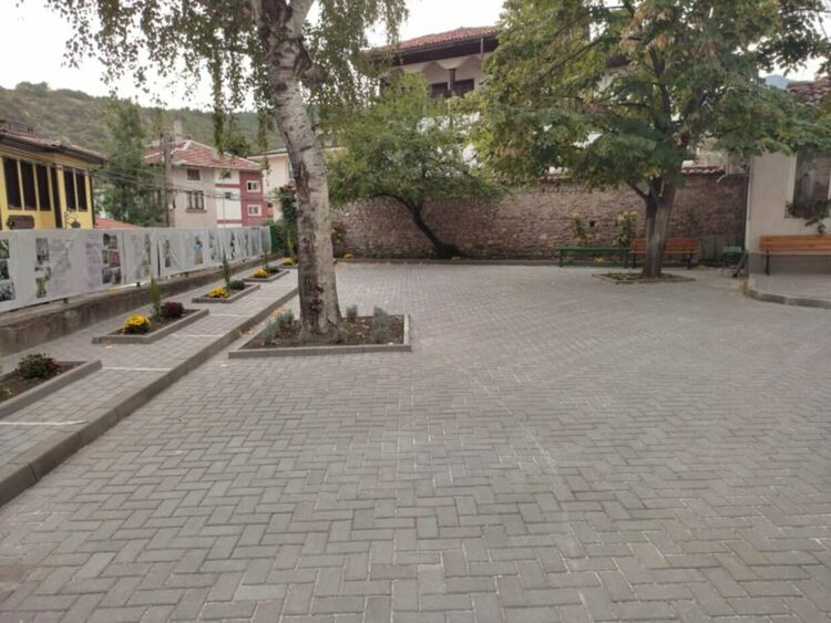 НЧ "Свети преп. П. Хилендарски" с изцяло обновен двор (снимки)