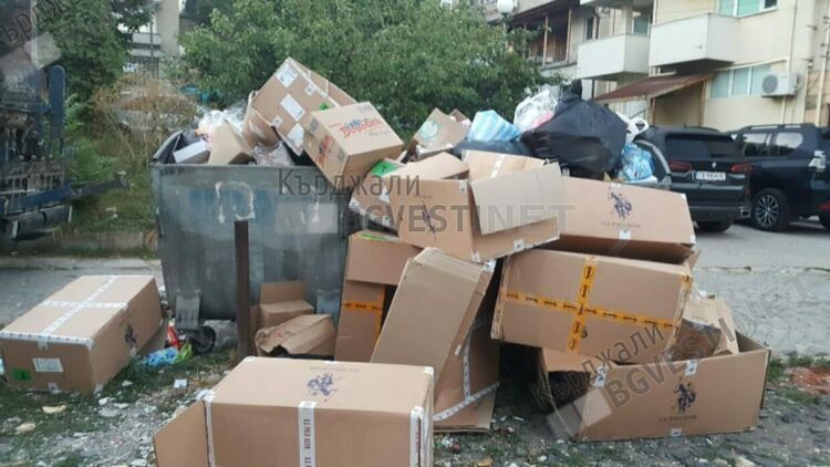 Купища кашони затрудняват сметосъбирането в Кърджали, търговци не се съобразяват с призива на Общината
