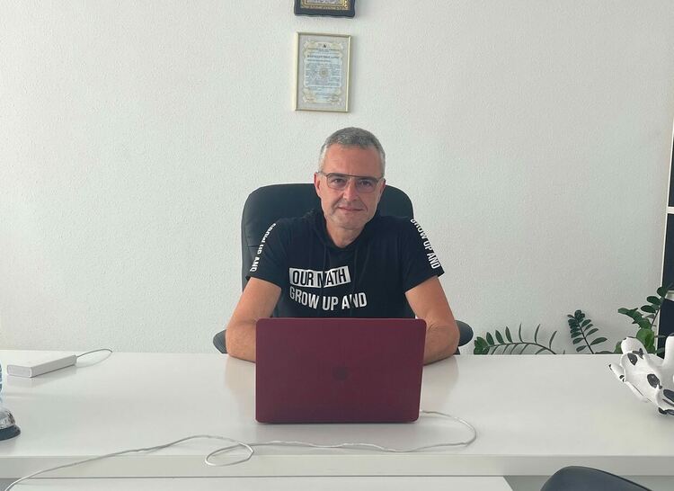 Директорът на "Златаров" ще обсъжда образователните политики на два международни форума в Барселона