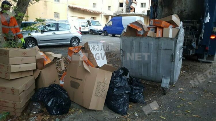 Купища кашони затрудняват сметосъбирането в Кърджали, търговци не се съобразяват с призива на Общината