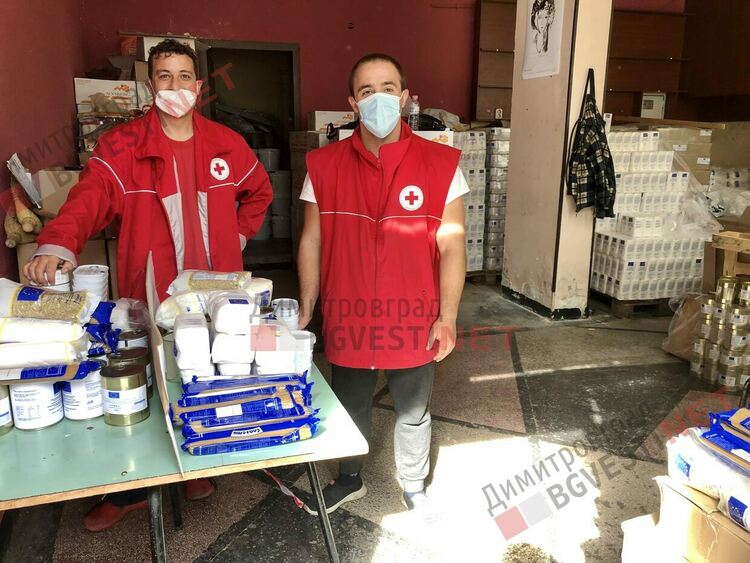 Започна раздаването на хранителни помощи в Димитровград, над 1700 домакинства ще получат хранителни пакети