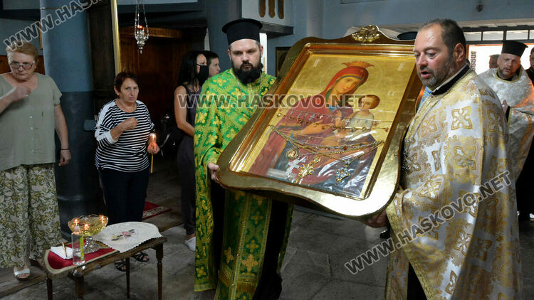 Харманли посреща иконата на св. Богородица “Скоропослушница“ от Ананиев