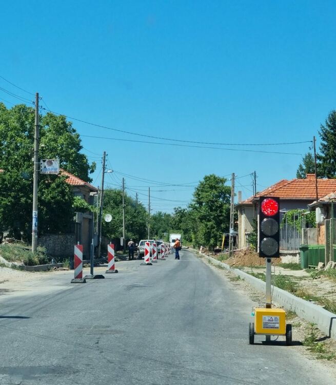 Затруднено ще е движението между селата Червен и Тополово тази седмица 