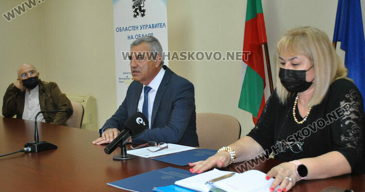 РЗИ-Хасково и д-р Оник Кеворкян с грамоти за ваксинацията срещу коронавируса