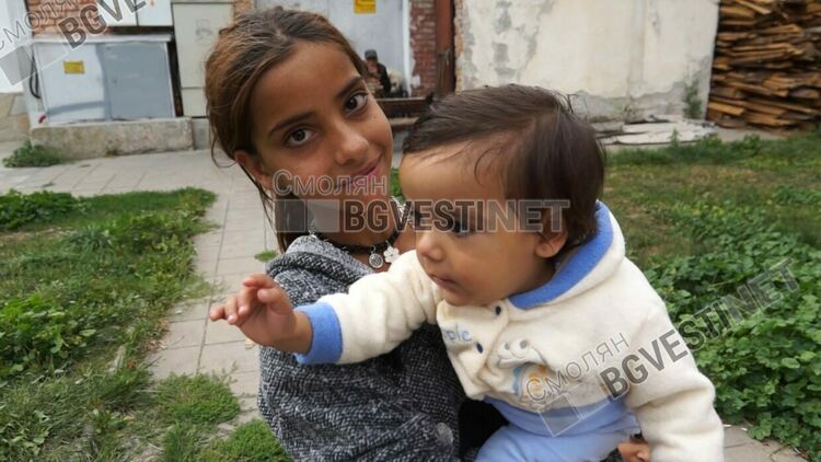 Осем деца останаха на улицата!Съседи поискали от общината да ги изведе принудително