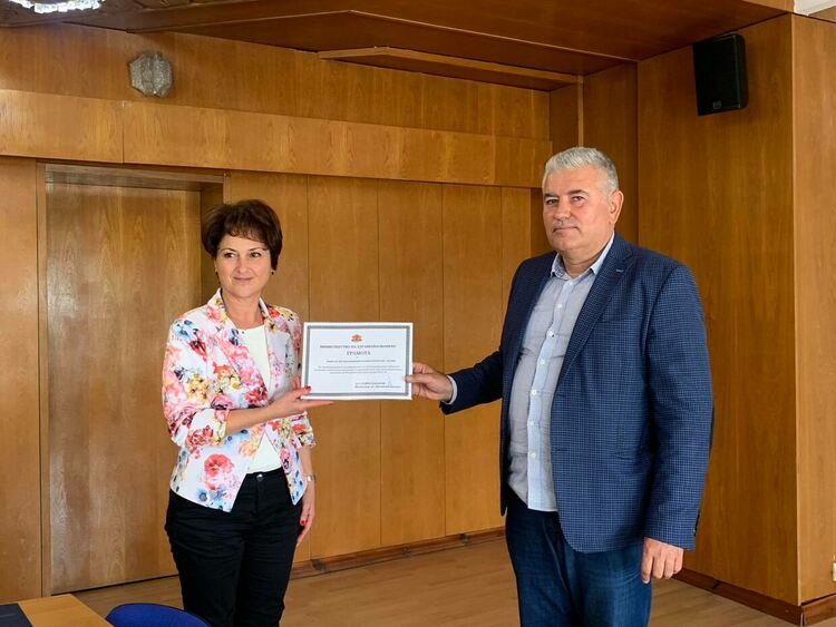 Грамоти за РЗИ-Смолян и д-р Милка Любомирова за активно ваксиниране