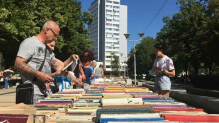 Над 6 000 лв. събра благотворителният базар на книгата в Перник