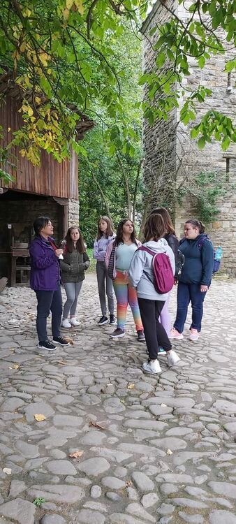 Ученици от Първомай прекараха четири незабравими часа в Етъра