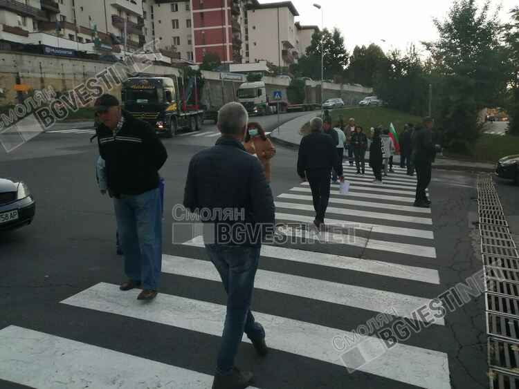 Протест блокира центъра на Смолян, създаде транспортен хаос