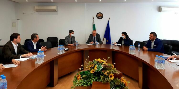 Областната администрация актуализира областната транспортна схема, търси вариант за близките села и фирми 