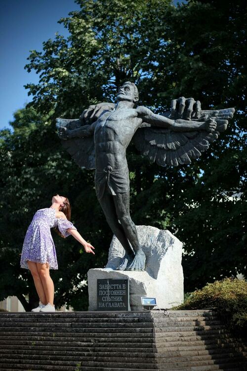 Виктория Радева, "Полет над завистта"