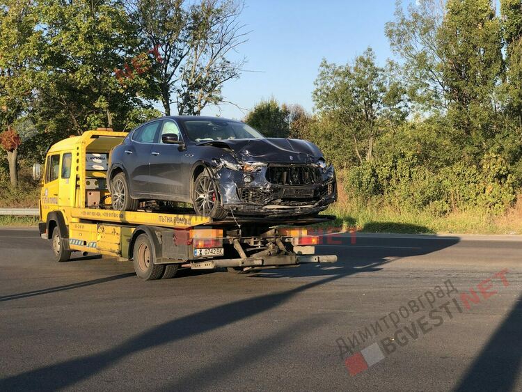 Катастрофа между Димитровград и Хасково, Мазерати нацели странично Форд