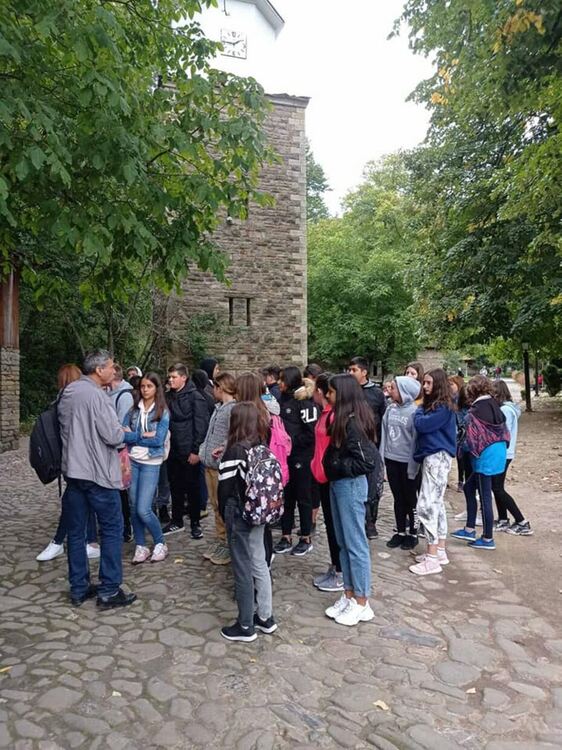 Ученици от Първомай прекараха четири незабравими часа в Етъра