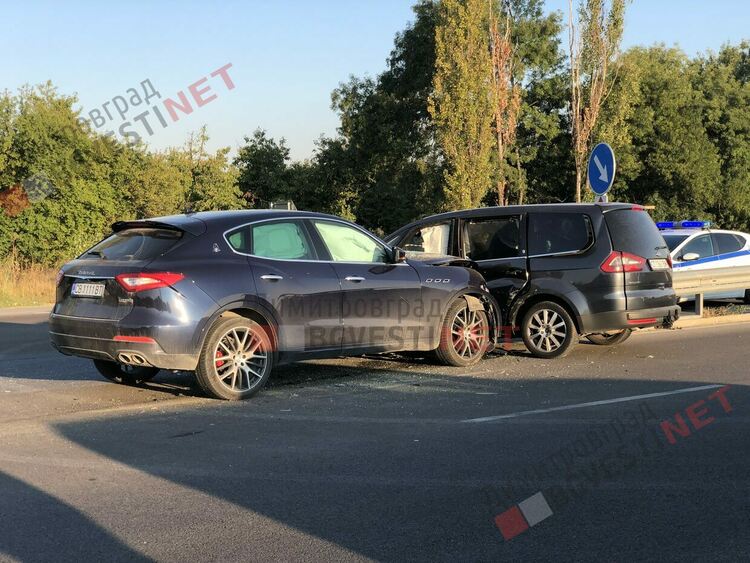 Катастрофа между Димитровград и Хасково, Мазерати нацели странично Форд