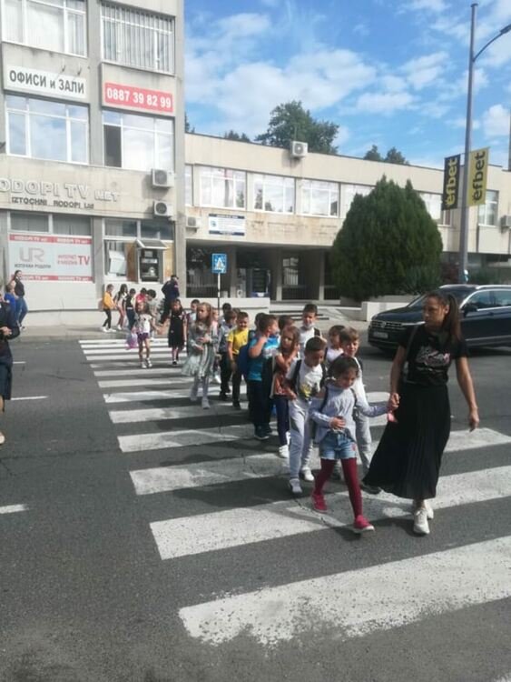 Йовковци пресичат безопасно