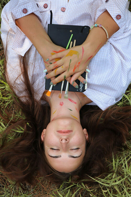 Йоана Аврамова, „Прегръдка в цветовете“