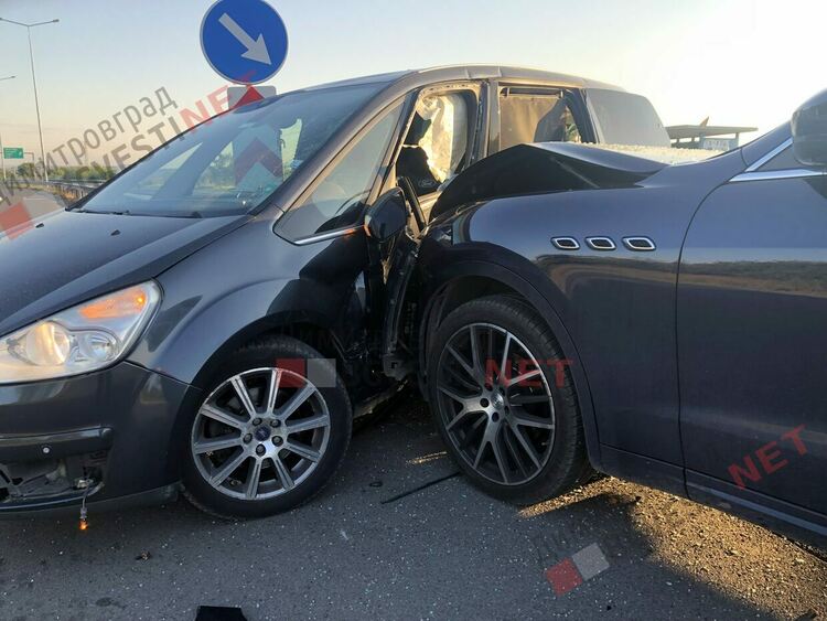 Катастрофа между Димитровград и Хасково, Мазерати нацели странично Форд