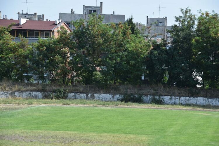 Възстановяват мястото "Трите пейки" на стадион "Шипка"