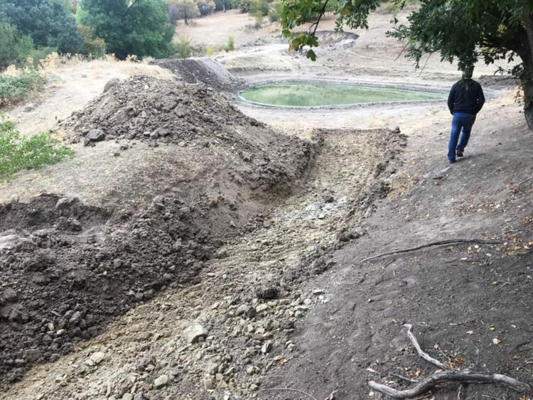 Животновъди сами си оправиха малките водоеми