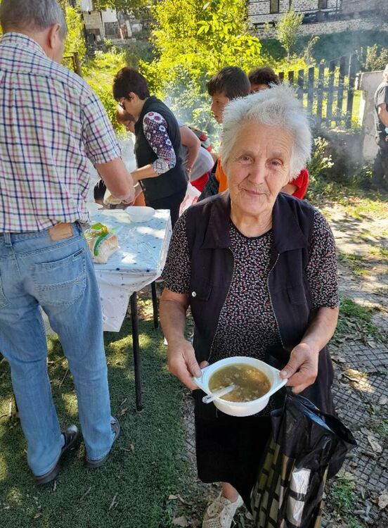 За пример! Младежите от Полковник Серафимово раздадоха курбан за здраве