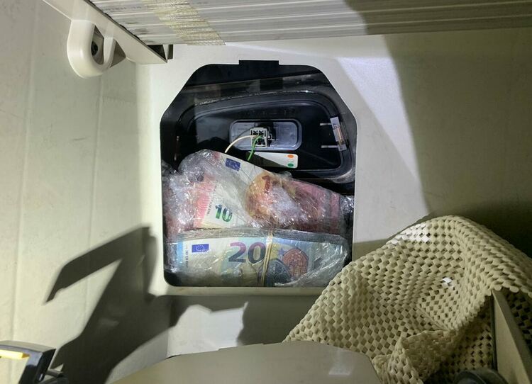 Недекларирани 70 000 евро откриха митническите служители на МП Капитан Андреево