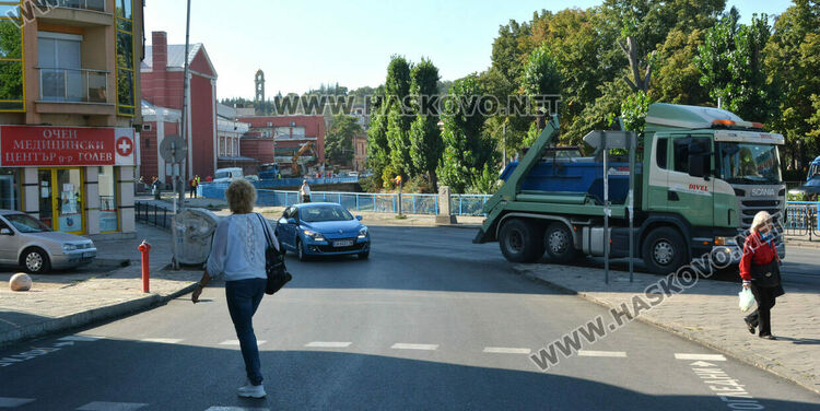 Разширяват платното по бул.“България“ край театъра