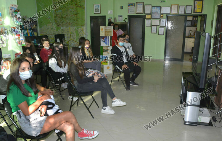 Откриха информационна експозиция за панаира в Узунджово на Световния ден на туризма