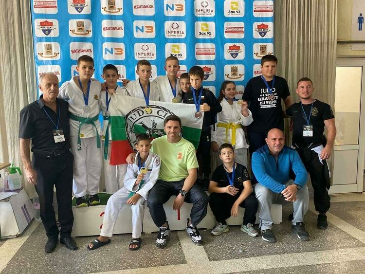 17 медала и 1-во място в комплексното класиране за джудистите от Хасково на турнира в Пловдив