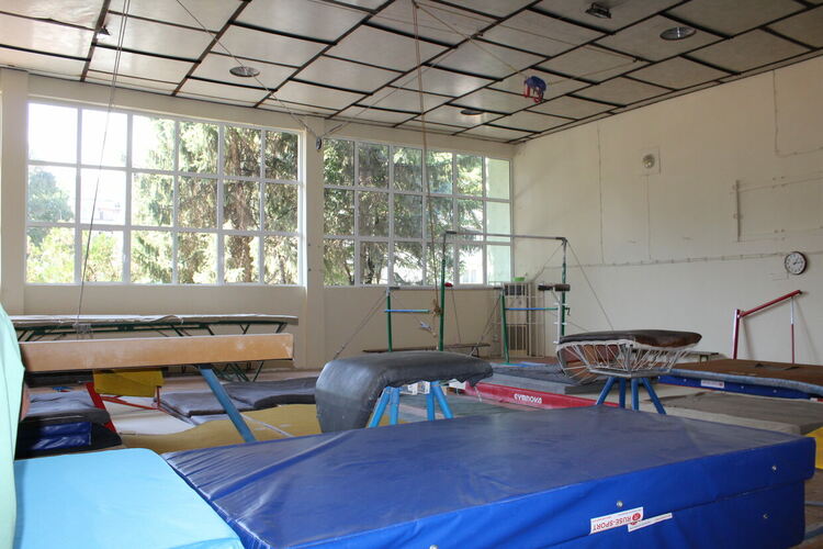 Завърши ремонтът на спортна зала „Юнак“ 