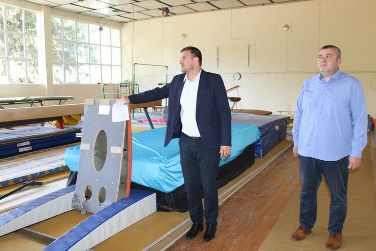 Завърши ремонтът на спортна зала „Юнак“ 