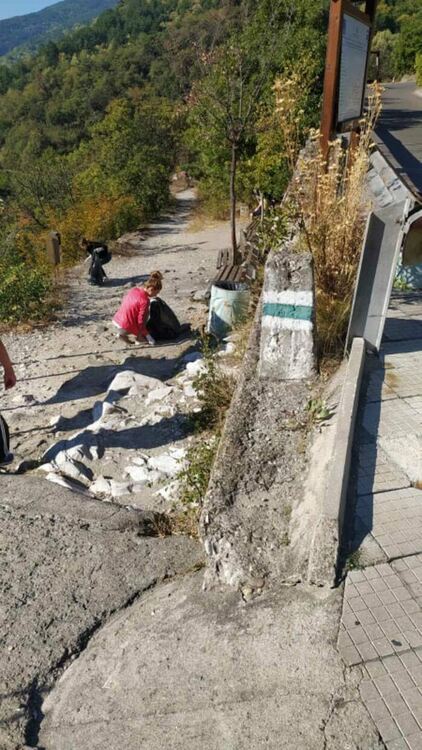 Почистиха района около Асеновата крепост за Световния ден на туризма 