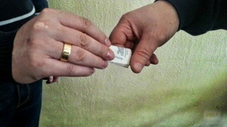 32-годишен мъж се опита да подкупи димитровградски полицаи