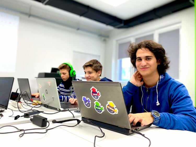Училищна Телерик Академия кани гимназистите в безплатна школа по програмиране