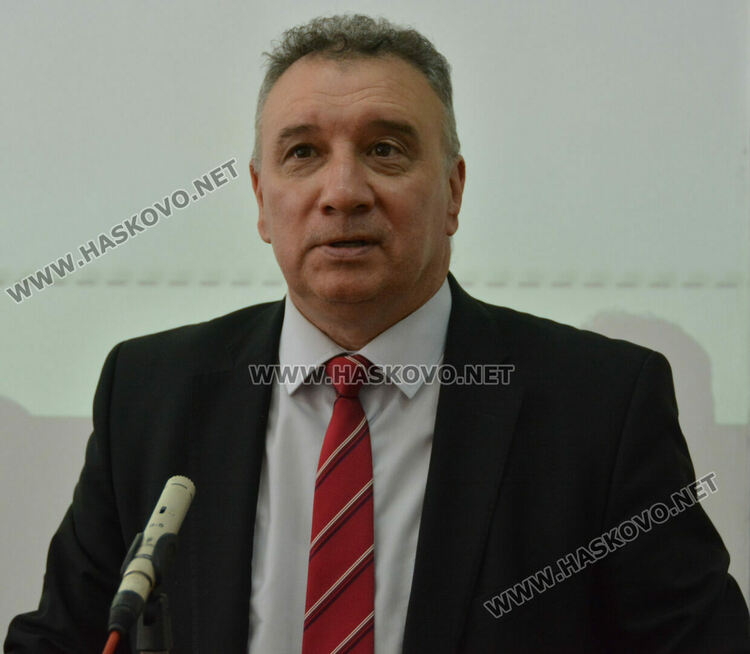 40 % повече магистри се записаха в РЦДО на УНСС в Хасково