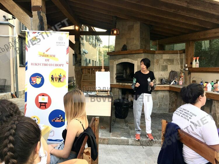 Трето арт-ателие  на сдружение "Омега"в Кърджали заедно с художничката Мая Мечева