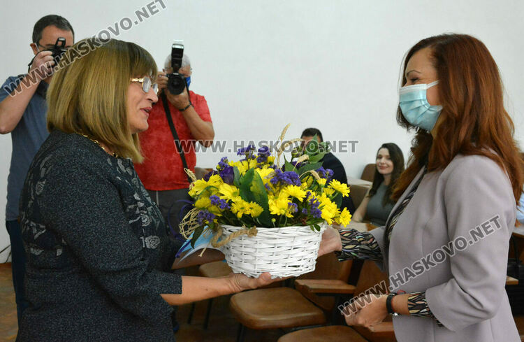 40 % повече магистри се записаха в РЦДО на УНСС в Хасково