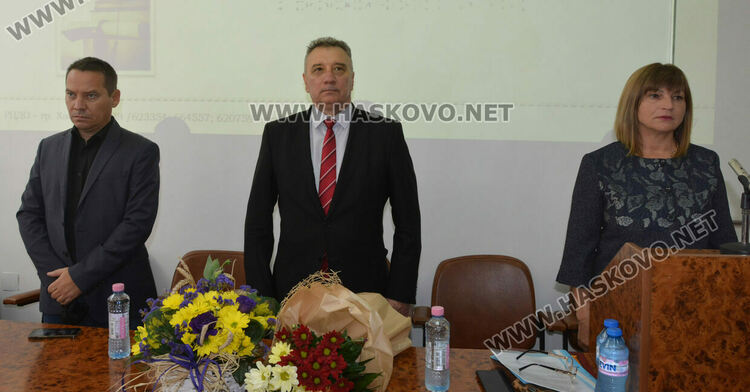 40 % повече магистри се записаха в РЦДО на УНСС в Хасково