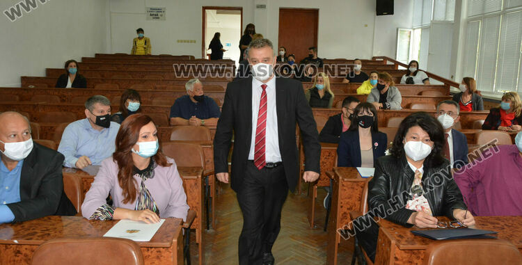 40 % повече магистри се записаха в РЦДО на УНСС в Хасково