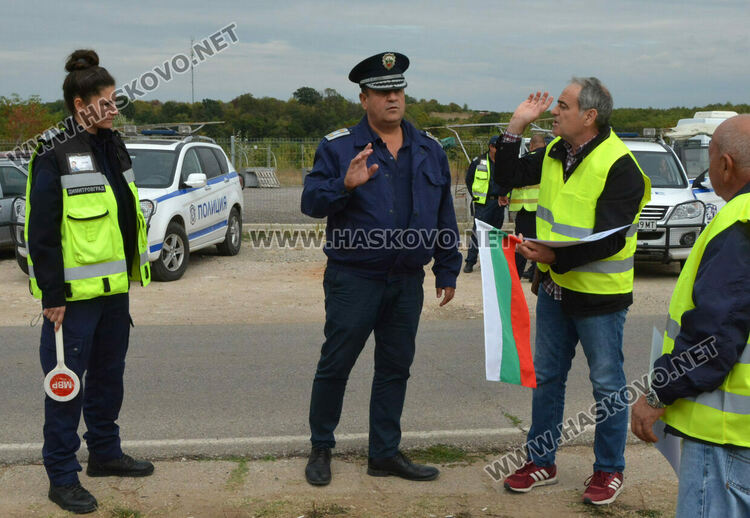 Работници от пътно-строителна фирма на протест заради спрени плащания от държавата