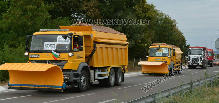 Работници от пътно-строителна фирма на протест заради спрени плащания от държавата