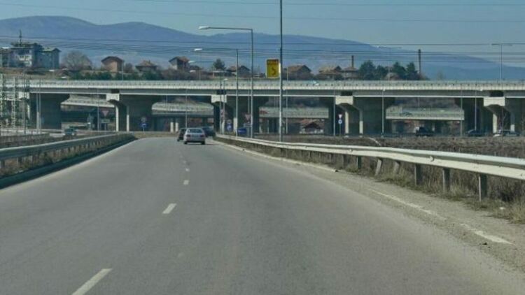 Пътни строители блокират за един час пътя между Перник и София през Владая