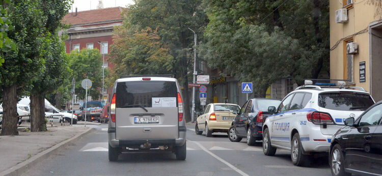 Задръствания в центъра на Хасково заради затворения булевард за сечта на тополи