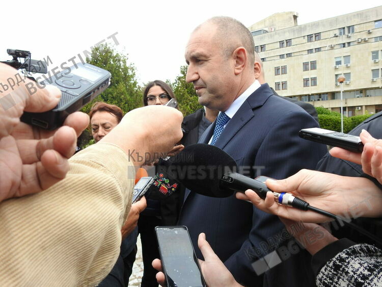 Общинското ръководство на Кърджали бойкотира държавния глава Румен Радев