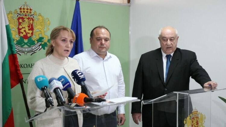 МОСВ на десетия ден: Защо "Вера Су" изобщо е допуснат в наши води?