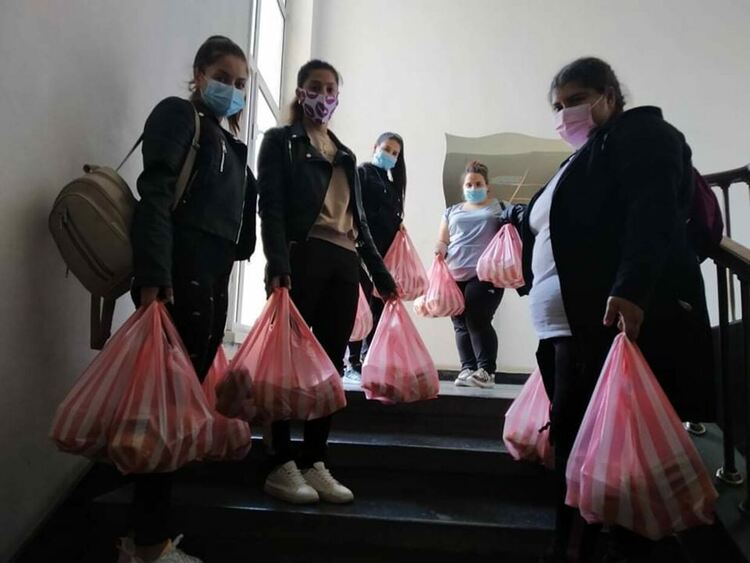 Гимназията по туризъм отново осигури топъл обяд за ковид отделение