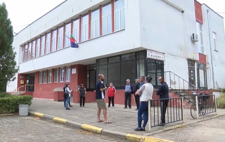 Безводие в части от Въгларово заради запушване във водопровод, търсят проблема